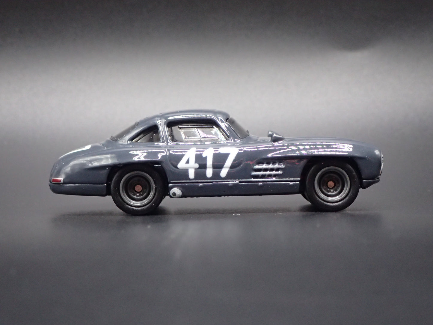 MERCEDES-BENZ 300 SL GRAY 1:64 SCALE COLLECTIBLE DIORAMA DIECAST MODEL CAR
