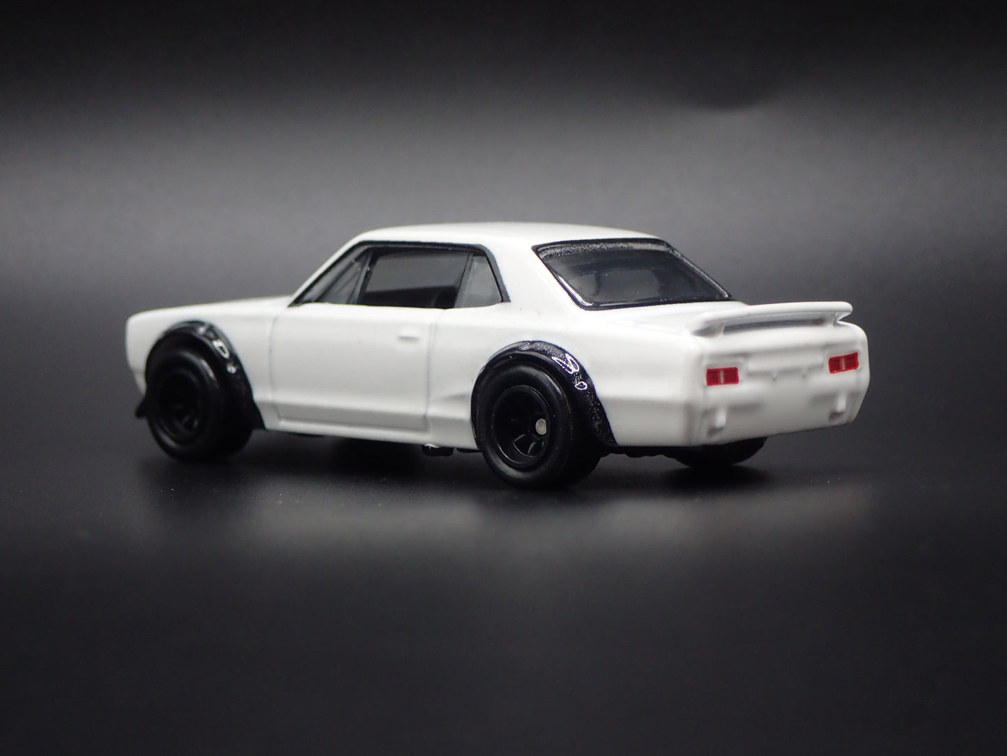 1972-1973 NISSAN SKYLINE 2000 GTR LBWK 1:64 SCALE DIORAMA DIECAST MODEL CAR