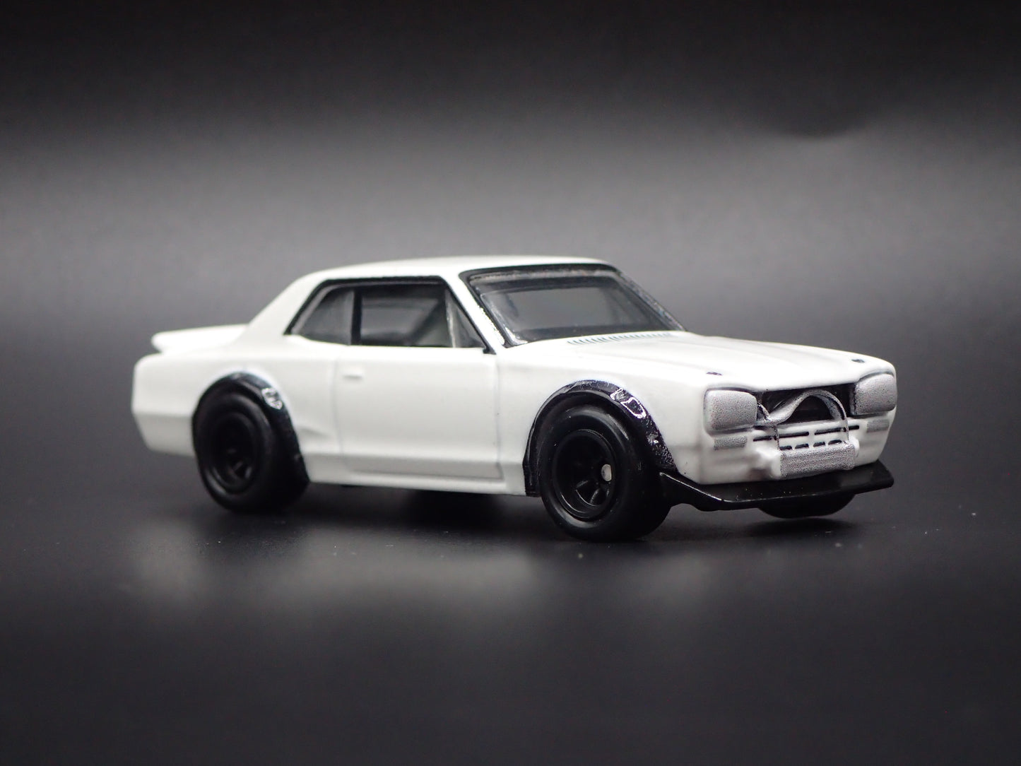 1972-1973 NISSAN SKYLINE 2000 GTR LBWK 1:64 SCALE DIORAMA DIECAST MODEL CAR