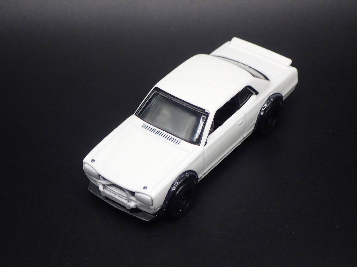 1968-1972 NISSAN SKYLINE 2000 GTX WHITE 1:64 SCALE DIORAMA DIECAST MODEL CAR-Burning Rubber Toy Company
