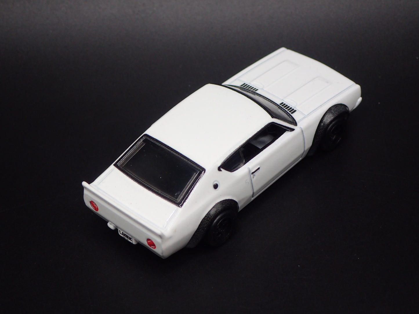 1968-1972 NISSAN SKYLINE 2000 GTX WHITE 1:64 SCALE DIORAMA DIECAST MODEL CAR