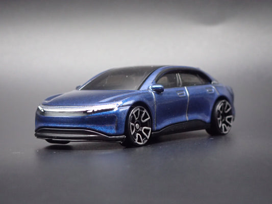 2022-2026 LUCID AIR ELECTRIC VEHICLE BLUE 1:64 SCALE DIORAMA DIECAST MODEL CAR