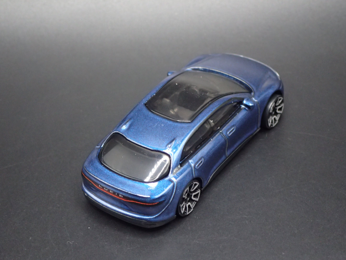 2022-2026 LUCID AIR ELECTRIC VEHICLE BLUE 1:64 SCALE DIORAMA DIECAST MODEL CAR