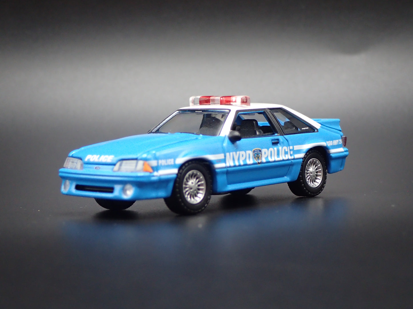 1987 87 FORD MUSTANG NYPD POLICE FOXBODY 1:64 SCALE DIORAMA DIECAST MODEL CAR