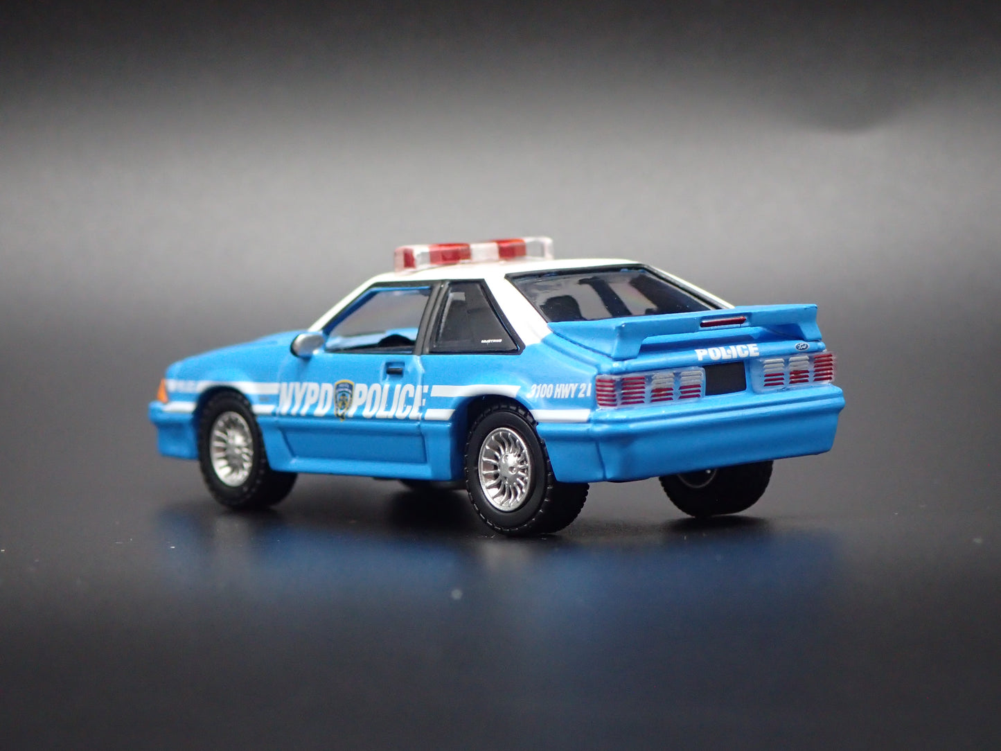 1987 87 FORD MUSTANG NYPD POLICE FOXBODY 1:64 SCALE DIORAMA DIECAST MODEL CAR
