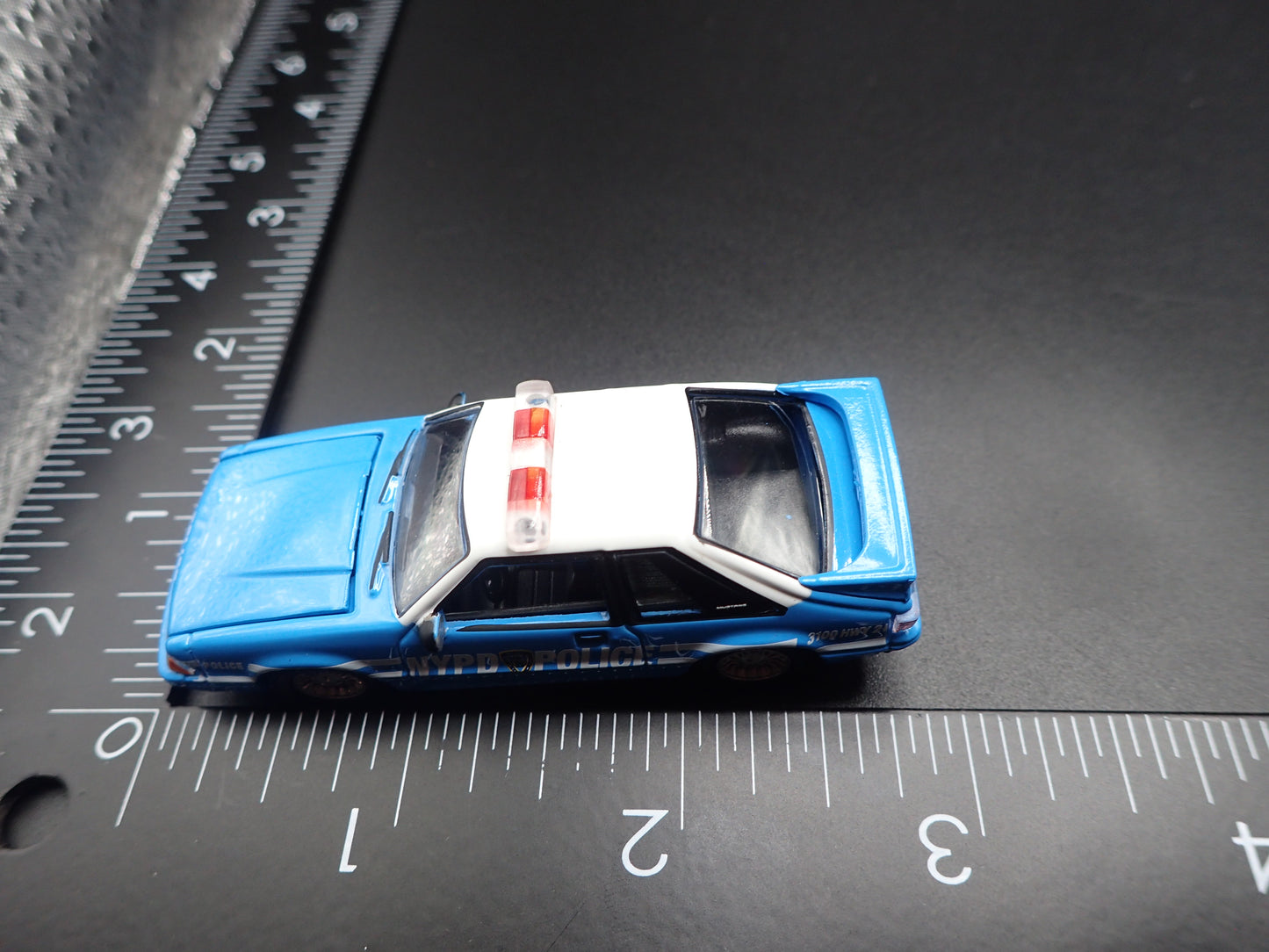 1987 87 FORD MUSTANG NYPD POLICE FOXBODY 1:64 SCALE DIORAMA DIECAST MODEL CAR