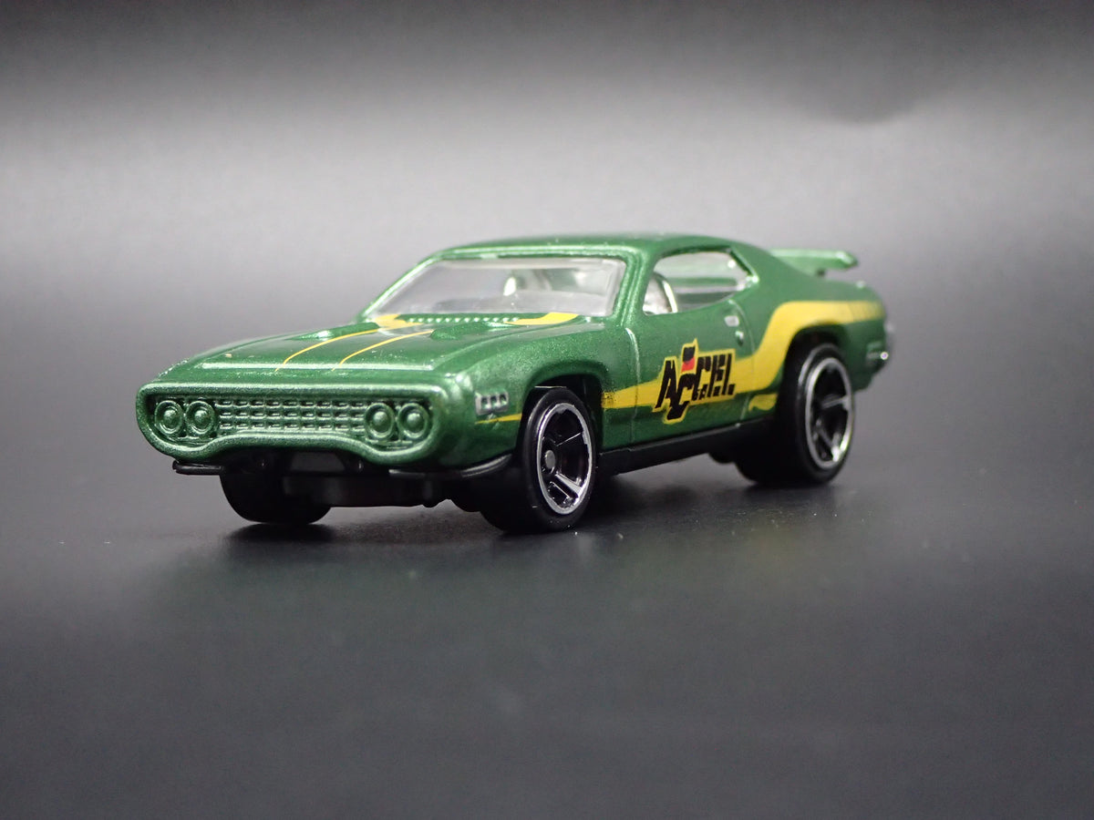 1971 71 PLYMOUTH ROAD RUNNER ACCEL  1/64 SCALE COLLECTIBLE DIECAST MODEL CAR