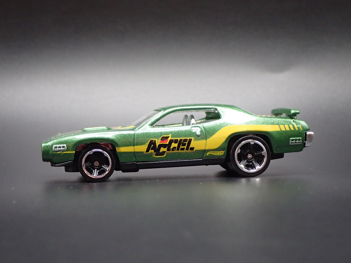 1971 71 PLYMOUTH ROAD RUNNER ACCEL  1/64 SCALE COLLECTIBLE DIECAST MODEL CAR