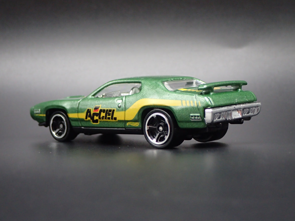 1971 71 PLYMOUTH ROAD RUNNER ACCEL  1/64 SCALE COLLECTIBLE DIECAST MODEL CAR