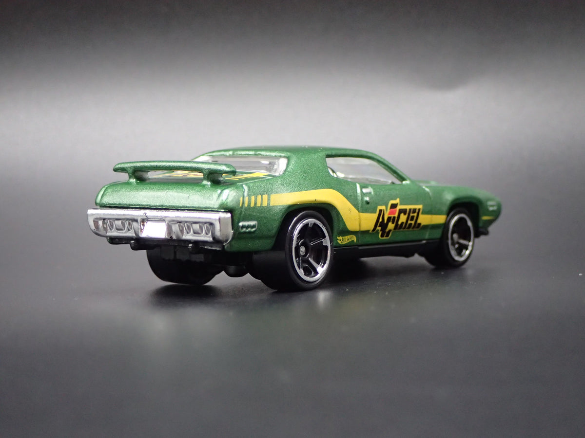 1971 71 PLYMOUTH ROAD RUNNER ACCEL  1/64 SCALE COLLECTIBLE DIECAST MODEL CAR