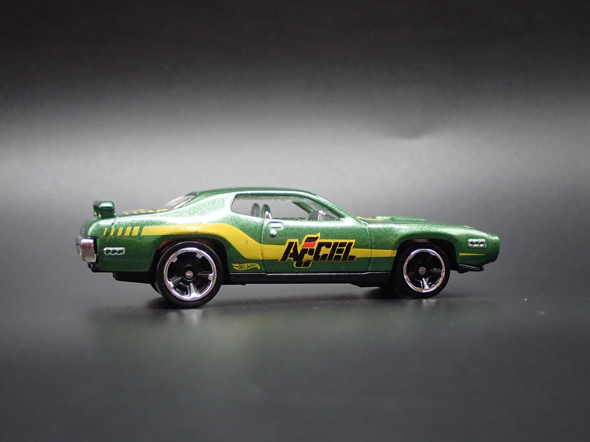 1971 71 PLYMOUTH ROAD RUNNER ACCEL  1/64 SCALE COLLECTIBLE DIECAST MODEL CAR