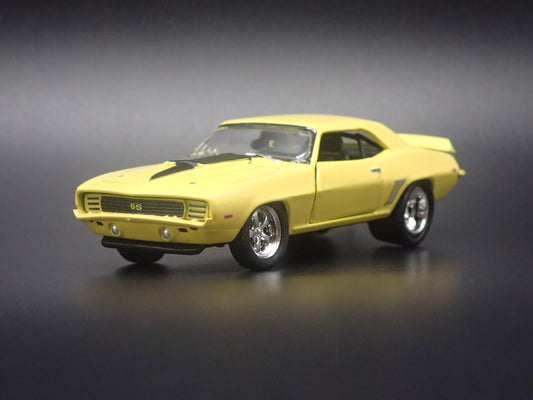 1969 69 CHEVY CHEVROLET CAMARO SS RS 396 1:64 SCALE DIORAMA DIECAST MODEL CAR