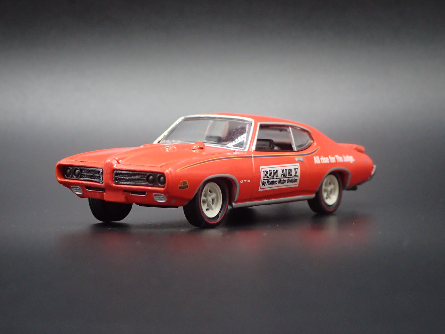 1969 69 PONTIAC GTO JUDGE RAM AIR V 1:64 SCALE COLLECTIBLE DIECAST MODEL CAR