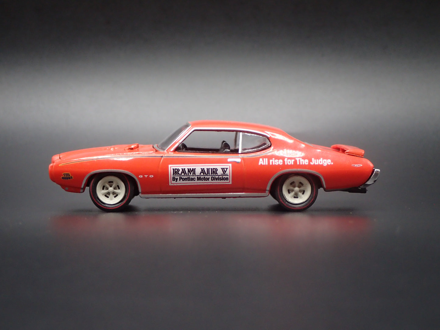 1969 69 PONTIAC GTO JUDGE RAM AIR V 1:64 SCALE COLLECTIBLE DIECAST MODEL CAR