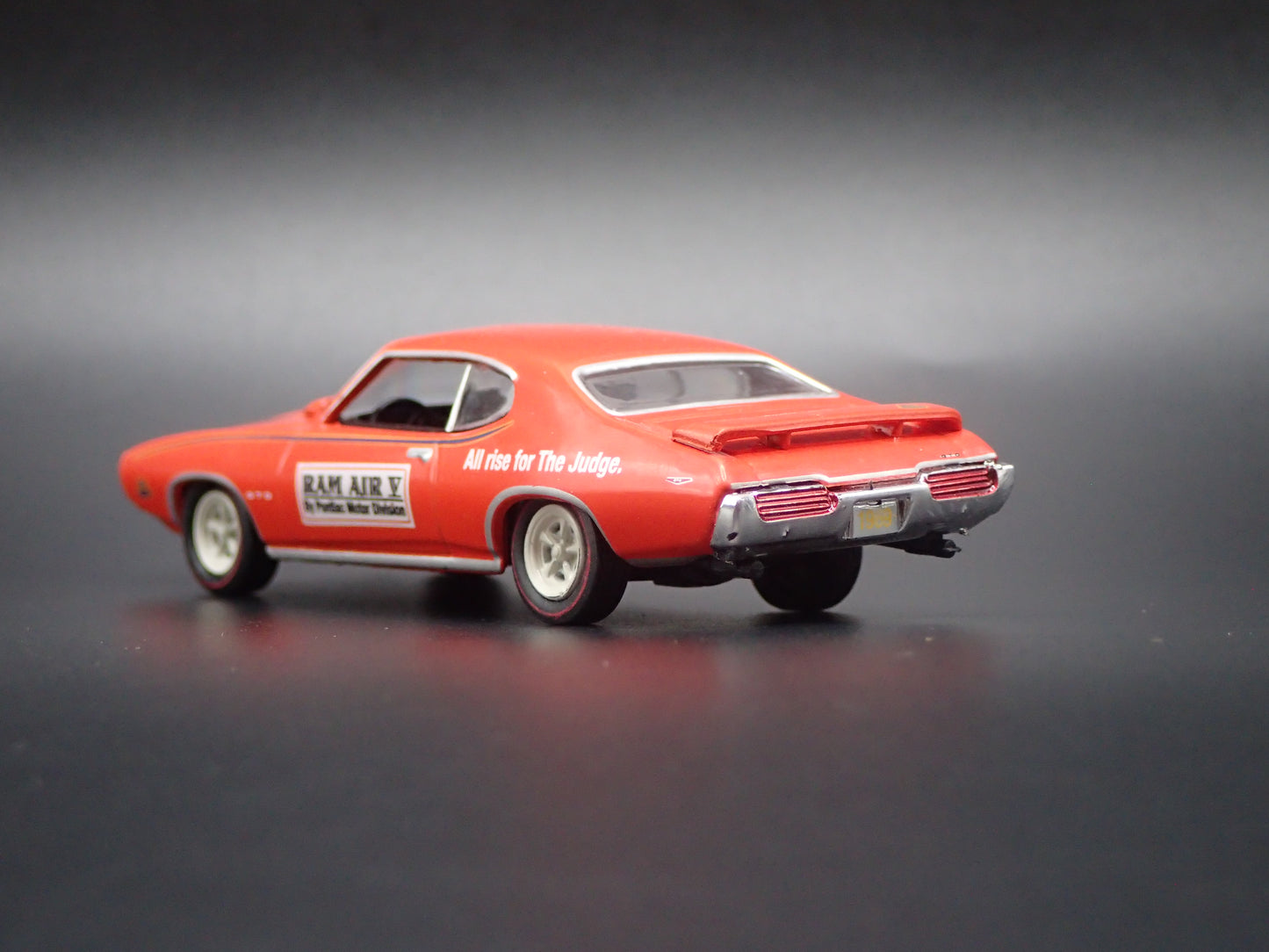1969 69 PONTIAC GTO JUDGE RAM AIR V 1:64 SCALE COLLECTIBLE DIECAST MODEL CAR