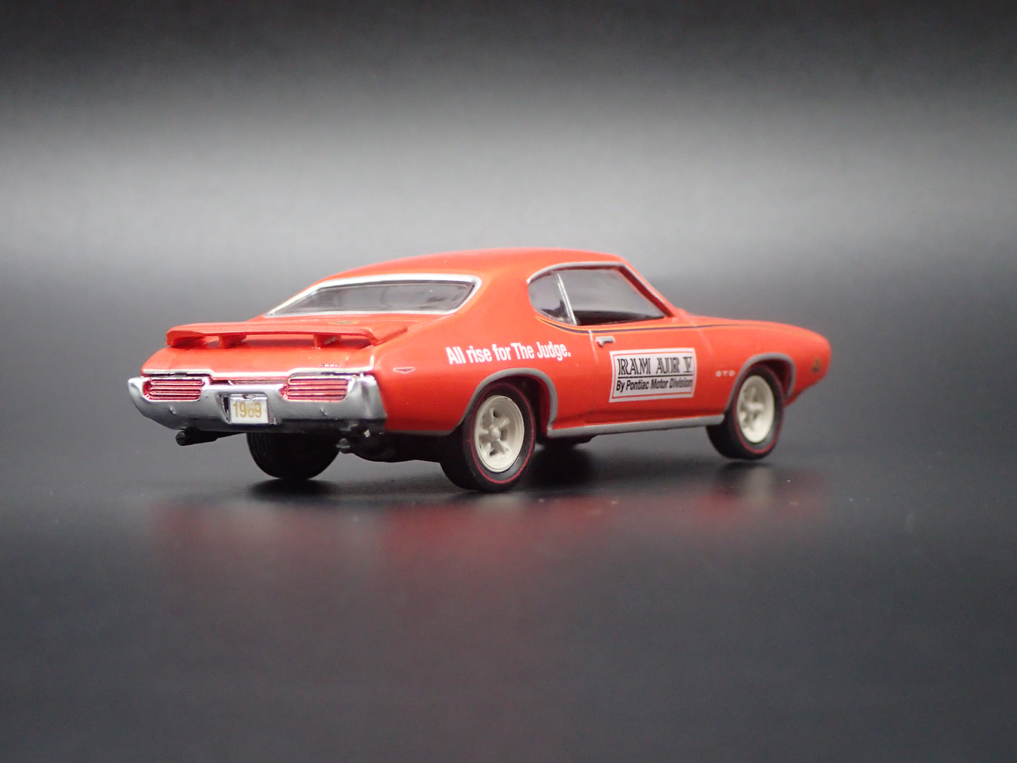 1969 69 PONTIAC GTO JUDGE RAM AIR V 1:64 SCALE COLLECTIBLE DIECAST MODEL CAR
