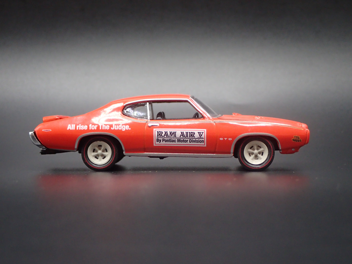 1969 69 PONTIAC GTO JUDGE RAM AIR V 1:64 SCALE COLLECTIBLE DIECAST MODEL CAR