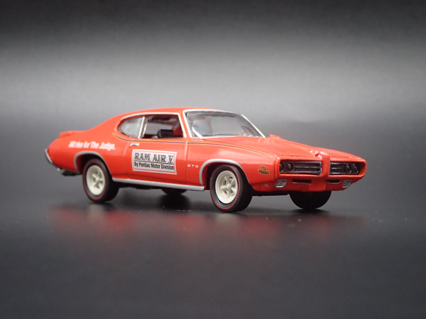1969 69 PONTIAC GTO JUDGE RAM AIR V 1:64 SCALE COLLECTIBLE DIECAST MODEL CAR