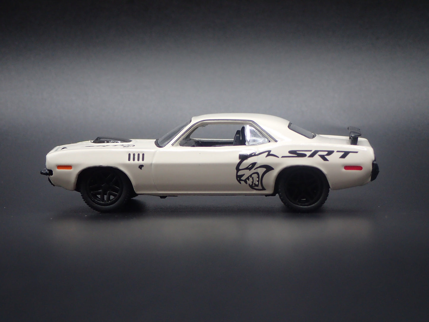 1971 71 PLYMOUTH HEMI CUDA HELLCAT 1:64 SCALE COLLECTIBLE DIECAST MODEL CAR