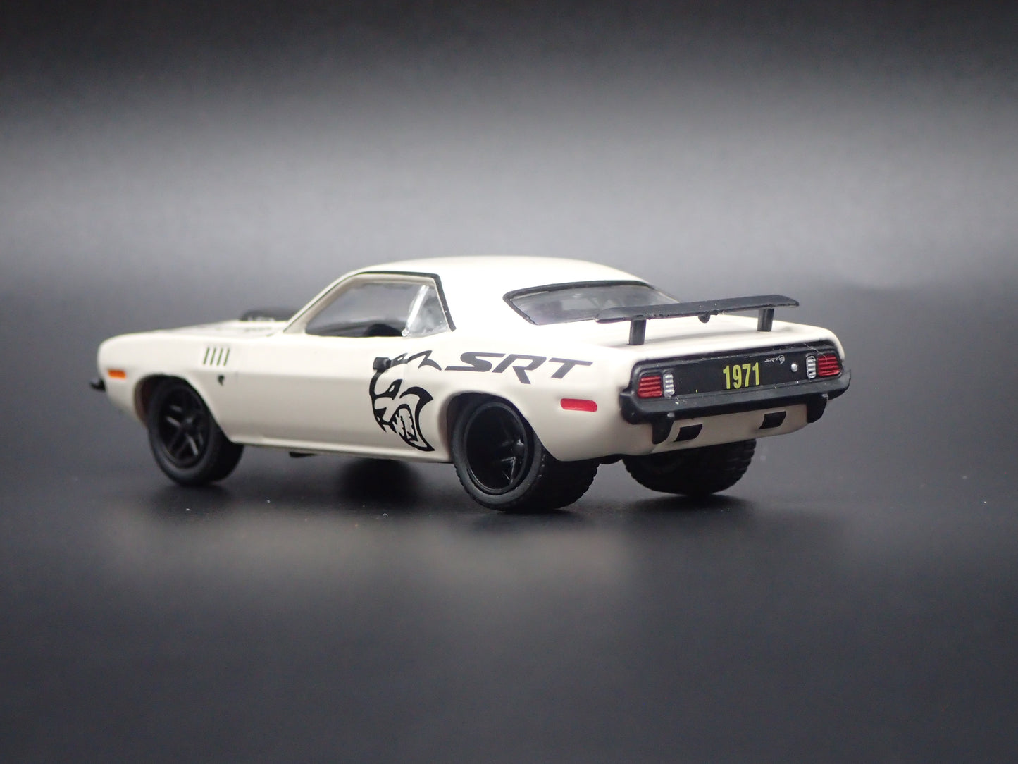 1971 71 PLYMOUTH HEMI CUDA HELLCAT 1:64 SCALE COLLECTIBLE DIECAST MODEL CAR