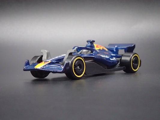RED BULL RACING ORACLE RB21 F1 2025 1:64 SCALE COLLECTIBLE DIECAST MODEL CAR