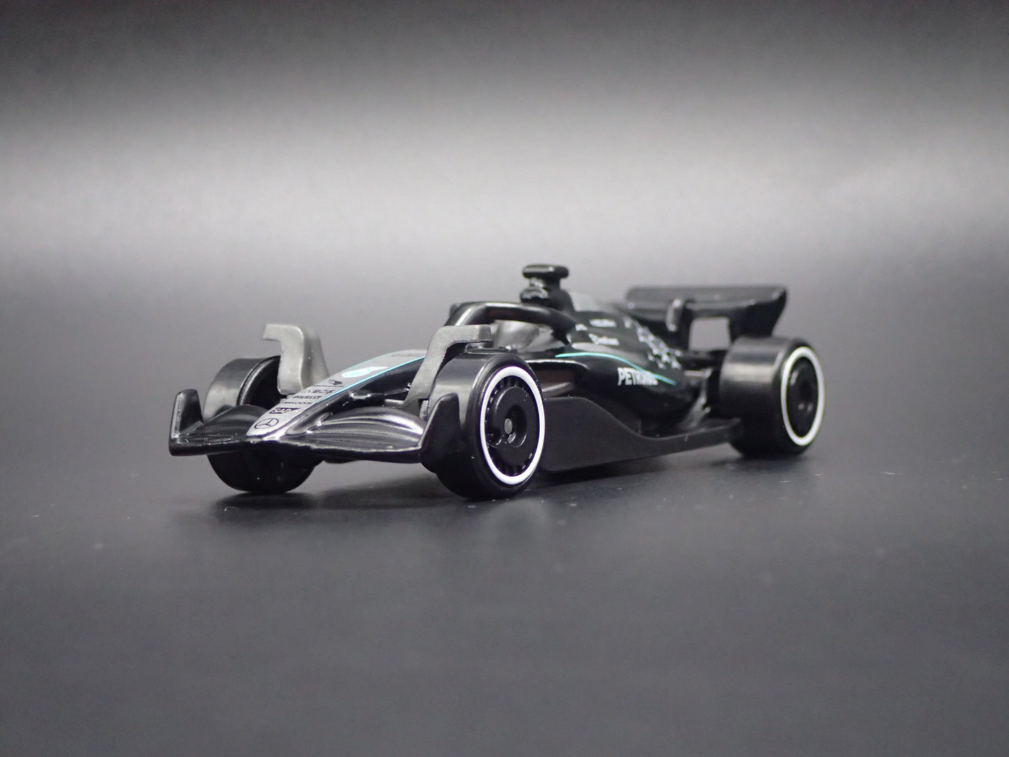 MERCEDES-AMG F1 RACING W16 2025 PETRONAS 1:64 SCALE COLLECTIBLE DIECAST MODEL CAR
