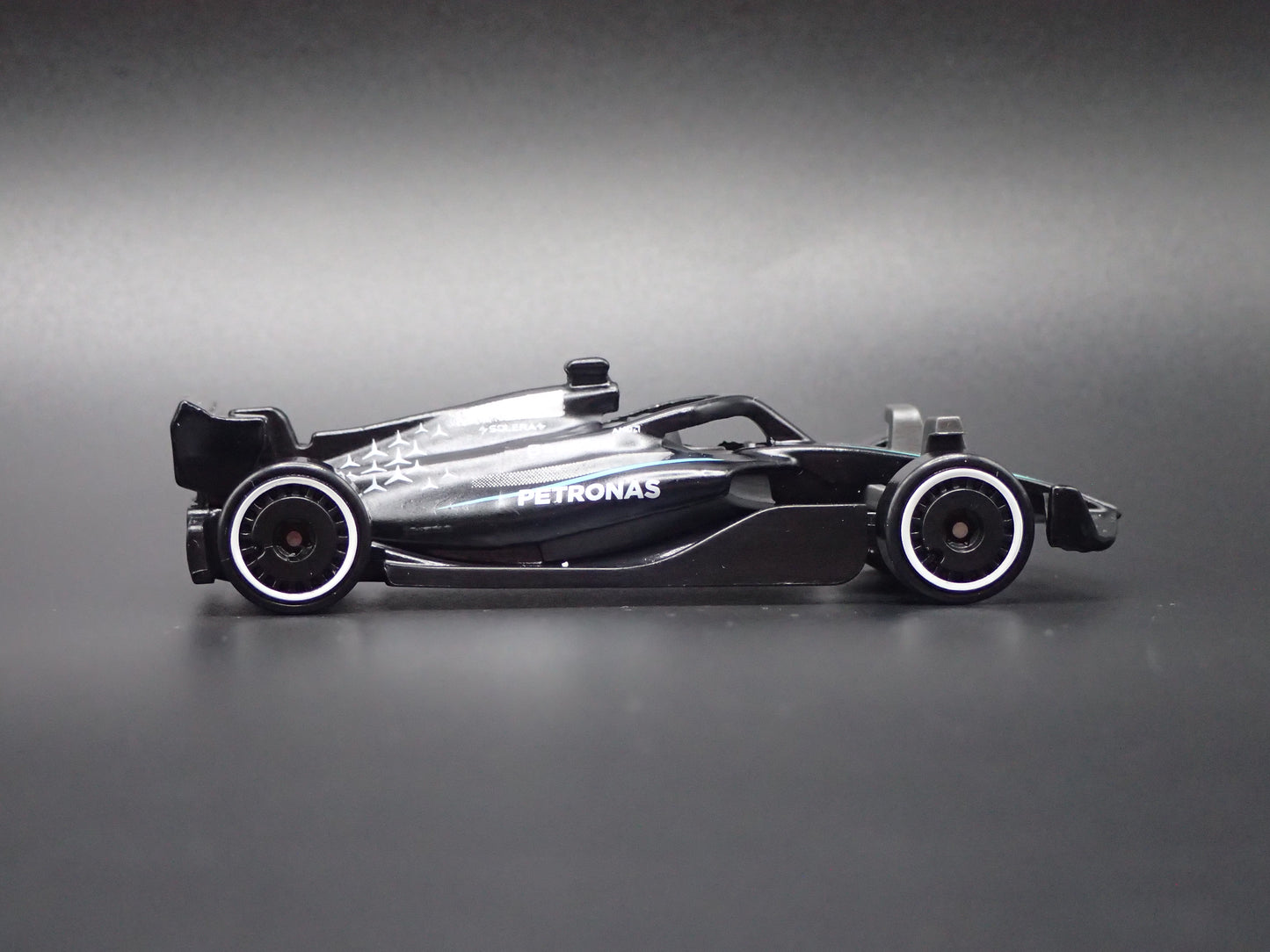 MERCEDES-AMG F1 RACING W16 2025 PETRONAS 1:64 SCALE COLLECTIBLE DIECAST MODEL CAR