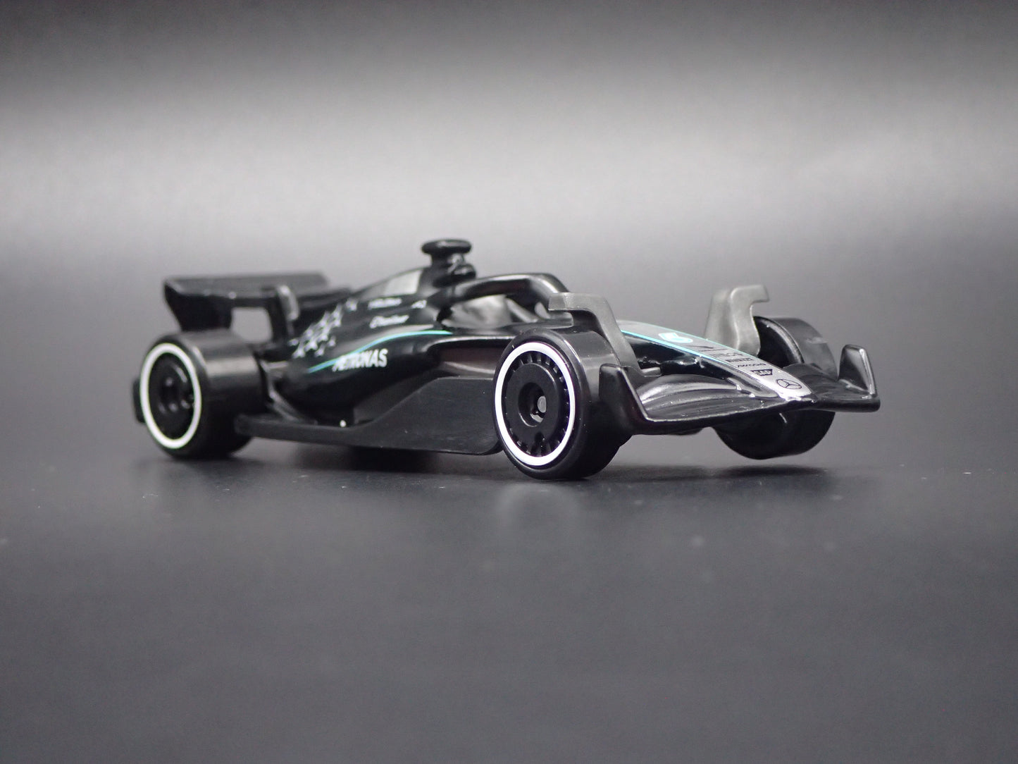 MERCEDES-AMG F1 RACING W16 2025 PETRONAS 1:64 SCALE COLLECTIBLE DIECAST MODEL CAR