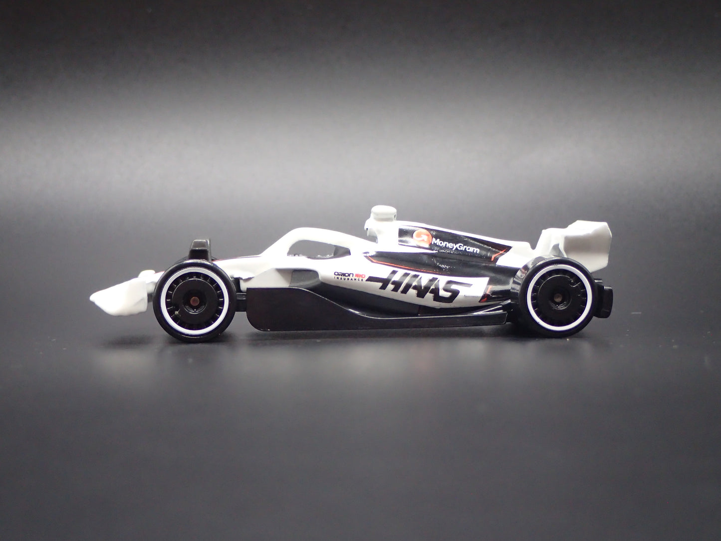 HAAS VF-25 F1 RACING 2025 1:64 SCALE COLLECTIBLE DIECAST MODEL CAR