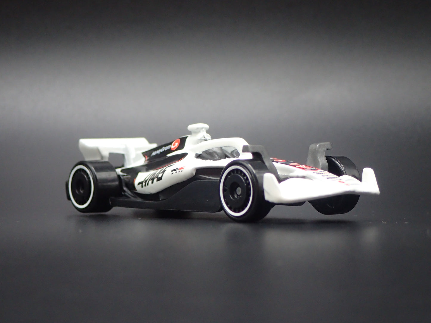 HAAS VF-25 F1 RACING 2025 1:64 SCALE COLLECTIBLE DIECAST MODEL CAR