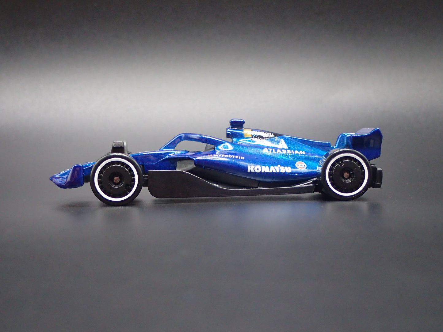 ATLASSIAN WILLIAMS FW47 F1 RACING 2025 1:64 SCALE DIECAST MODEL CAR