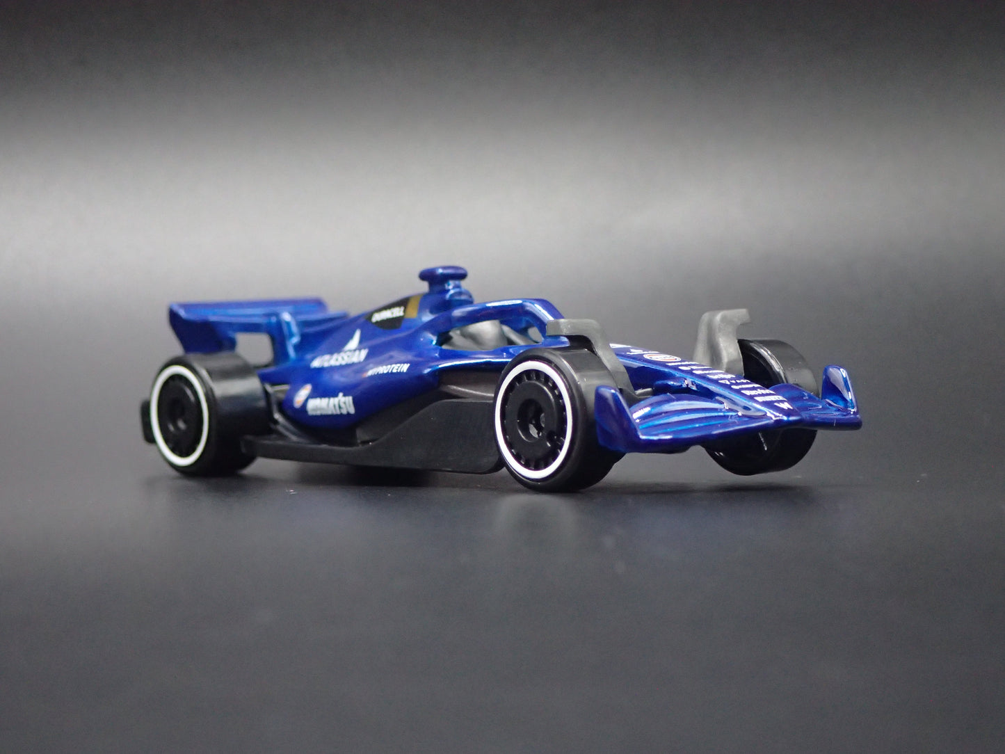 ATLASSIAN WILLIAMS FW47 F1 RACING 2025 1:64 SCALE DIECAST MODEL CAR
