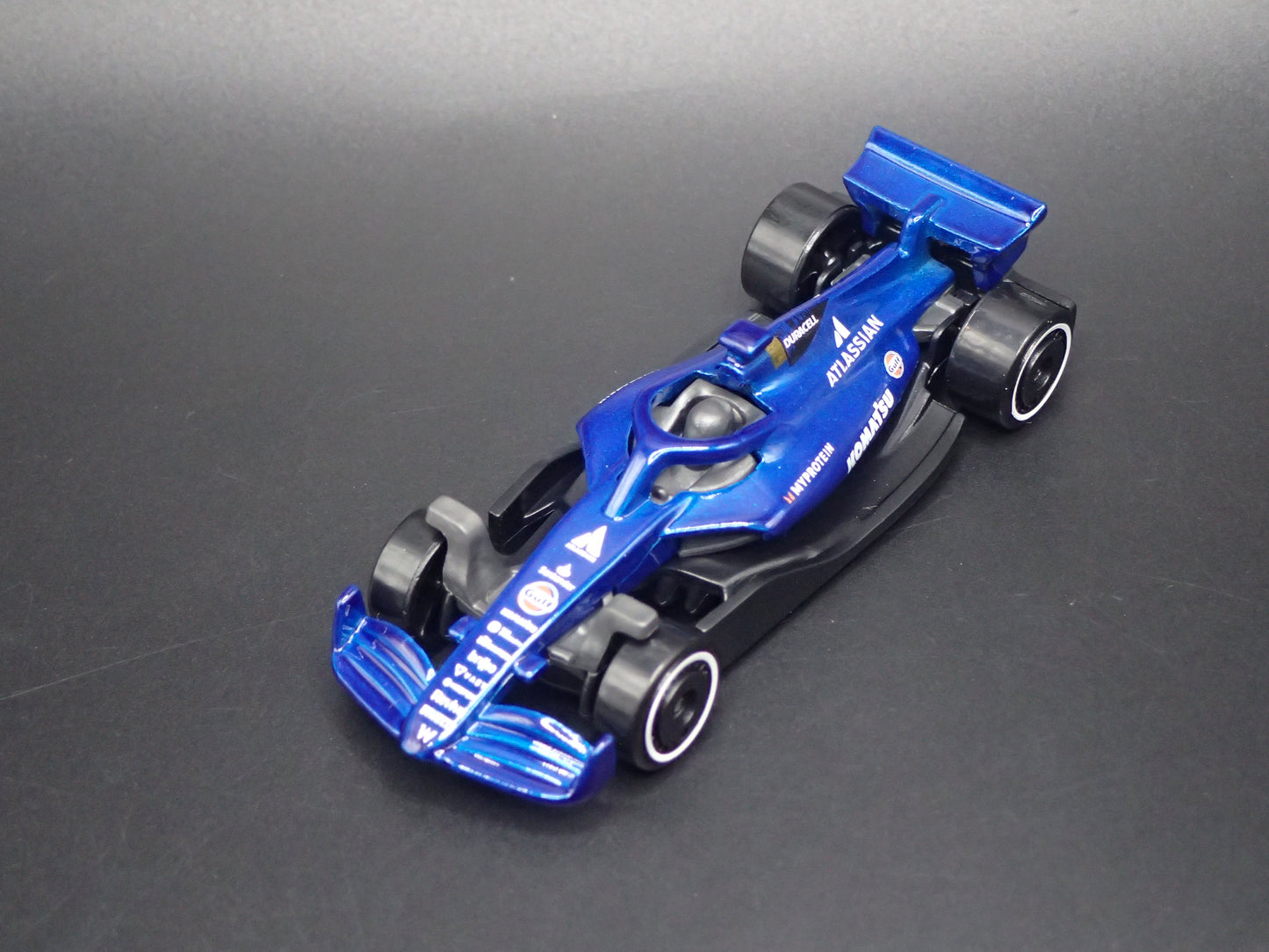 ATLASSIAN WILLIAMS FW47 F1 RACING 2025 1:64 SCALE DIECAST MODEL CAR