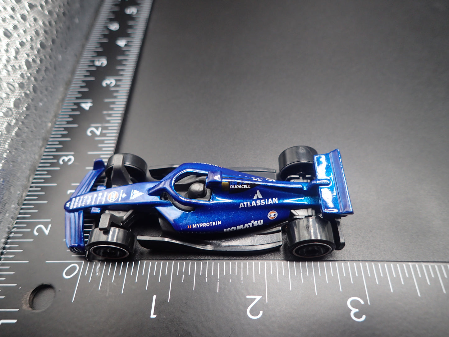 ATLASSIAN WILLIAMS FW47 F1 RACING 2025 1:64 SCALE DIECAST MODEL CAR