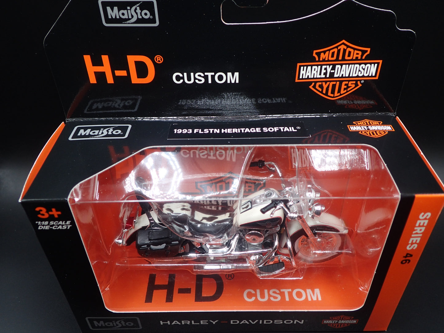 1993 FLSTN HERITAGE SOFTAIL HARLEY DAVIDSON MAISTO SERIES 46 1/18 MOTORCYCLE