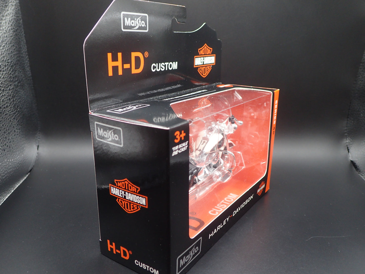 1993 FLSTN HERITAGE SOFTAIL HARLEY DAVIDSON MAISTO SERIES 46 1/18 MOTORCYCLE