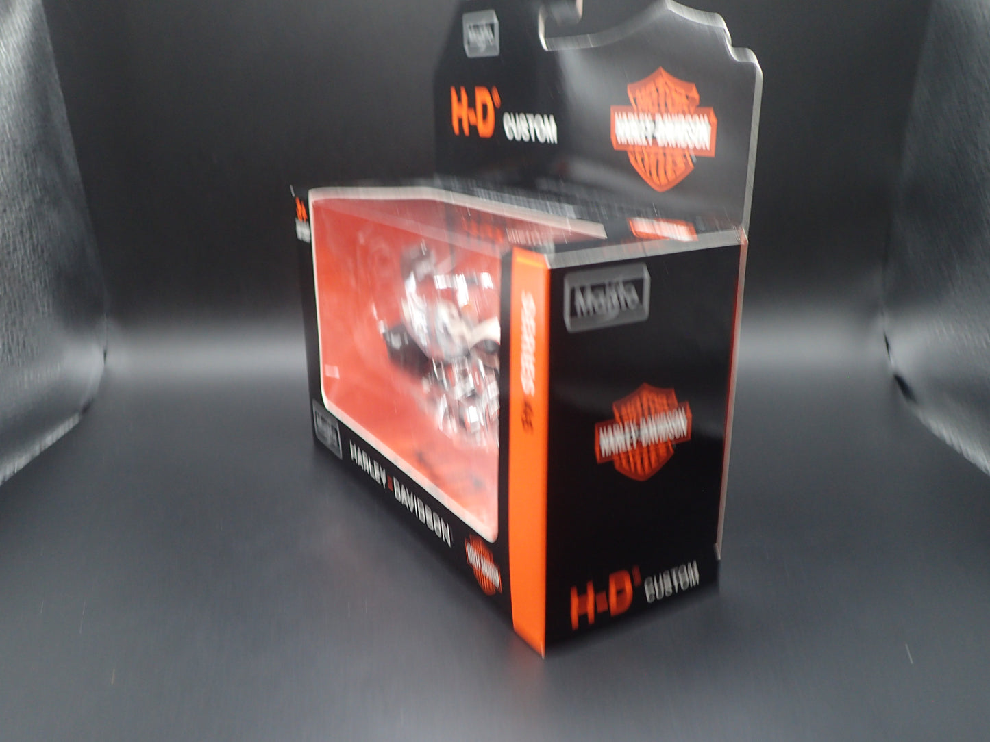 1993 FLSTN HERITAGE SOFTAIL HARLEY DAVIDSON MAISTO SERIES 46 1/18 MOTORCYCLE