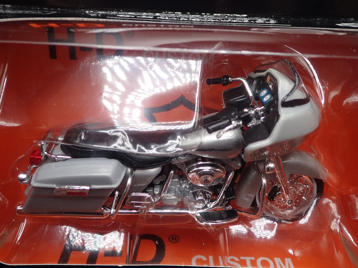 2002 02 FLTR ROAD GLIDE HARLEY DAVIDSON MOTORCYCLE MAISTO SERIES 42 1/18 MODEL