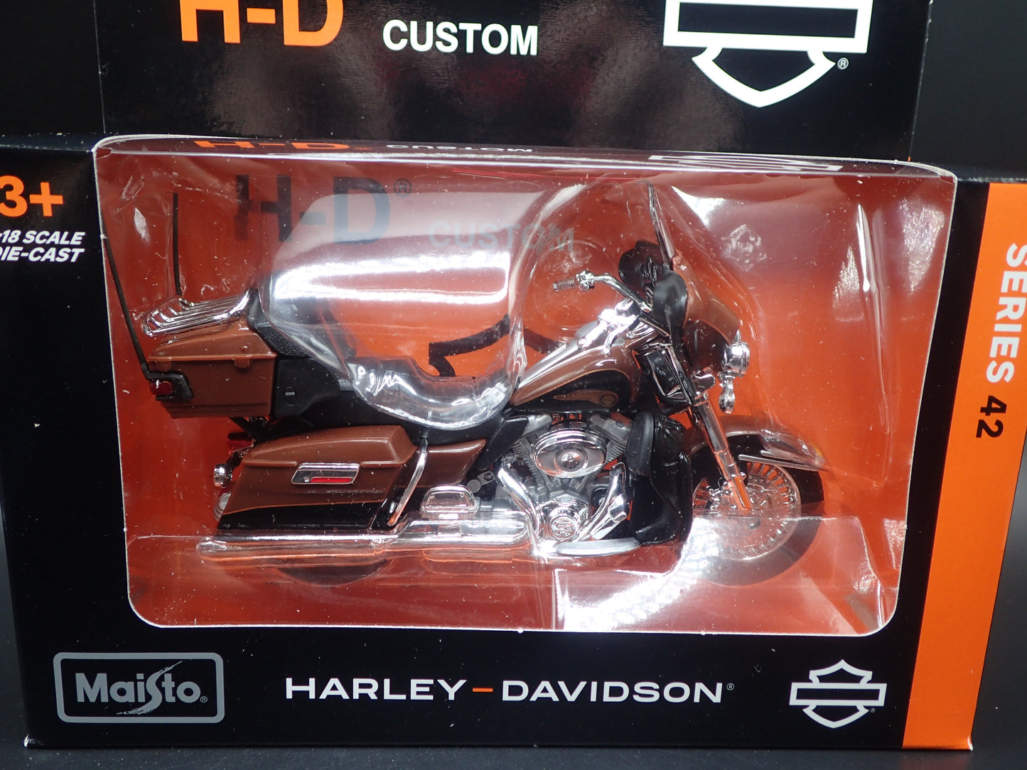 2013 FLHTK ELECTRA GLIDE ULTRA LIMITED HARLEY DAVIDSON SERIES 42 1/18 MOTORCYCLE