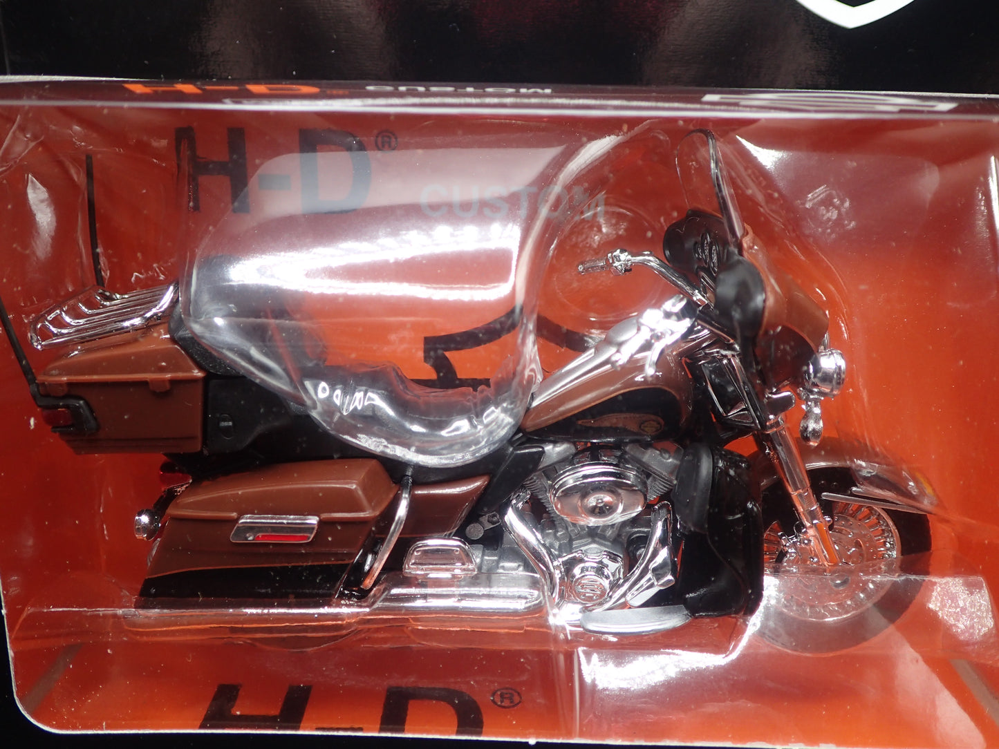 2013 FLHTK ELECTRA GLIDE ULTRA LIMITED HARLEY DAVIDSON SERIES 42 1/18 MOTORCYCLE