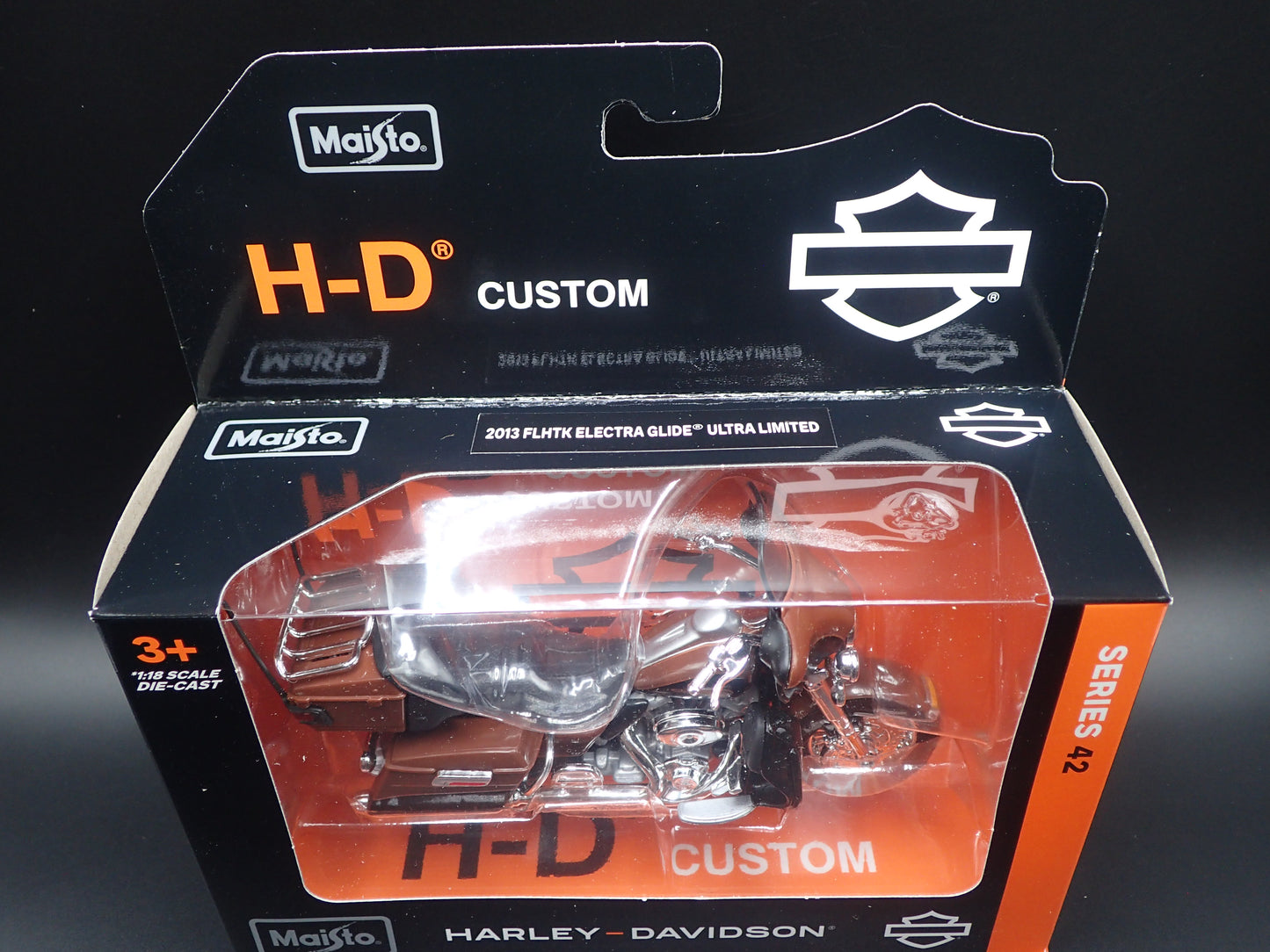 2013 FLHTK ELECTRA GLIDE ULTRA LIMITED HARLEY DAVIDSON SERIES 42 1/18 MOTORCYCLE