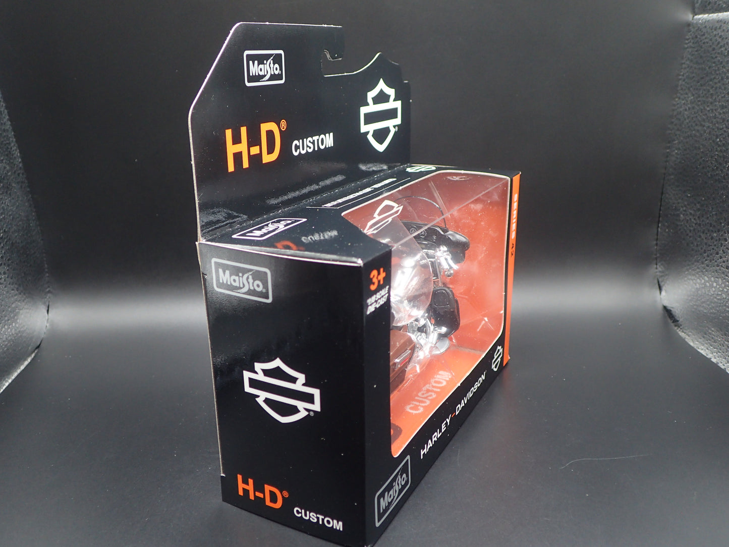 2013 FLHTK ELECTRA GLIDE ULTRA LIMITED HARLEY DAVIDSON SERIES 42 1/18 MOTORCYCLE