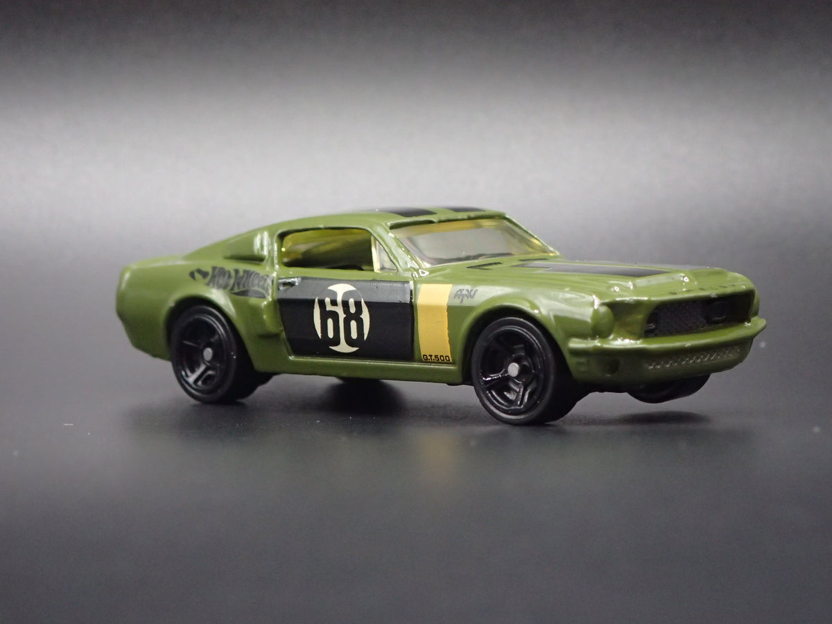 1968 68 FORD MUSTANG SHELBY GT500 FASTBACK 1:64 SCALE DIORAMA DIECAST MODEL CAR