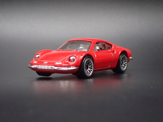 FERRARI DINO 206 GT RED 1:64 SCALE COLLECTIBLE DIORAMA DIECAST MODEL CAR