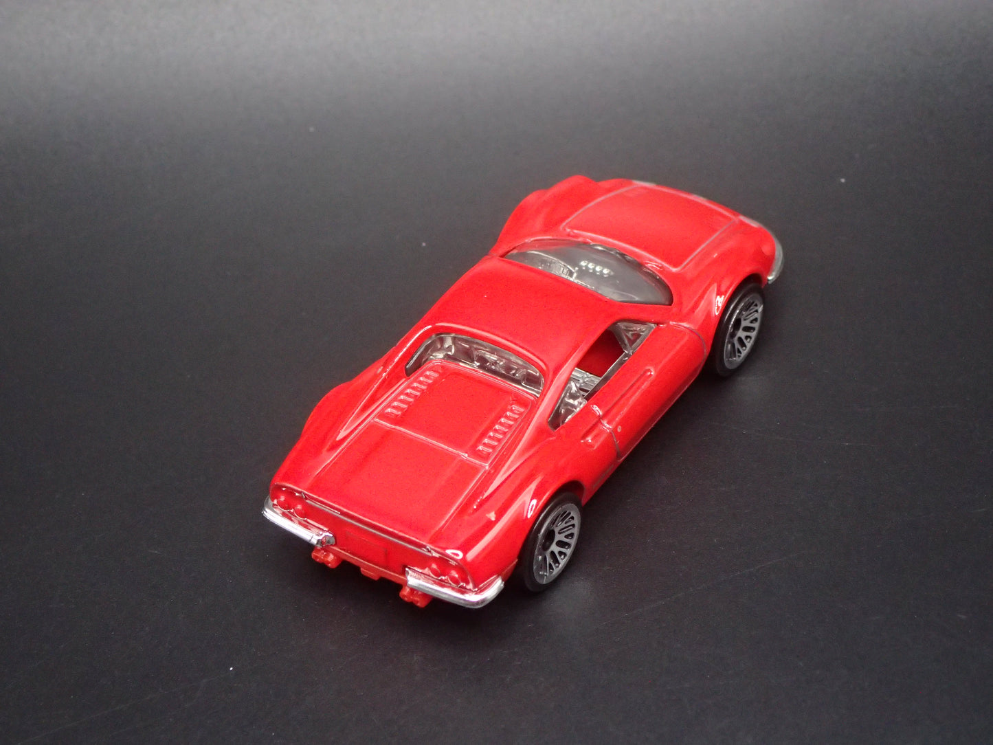 FERRARI DINO 206 GT RED 1:64 SCALE COLLECTIBLE DIORAMA DIECAST MODEL CAR