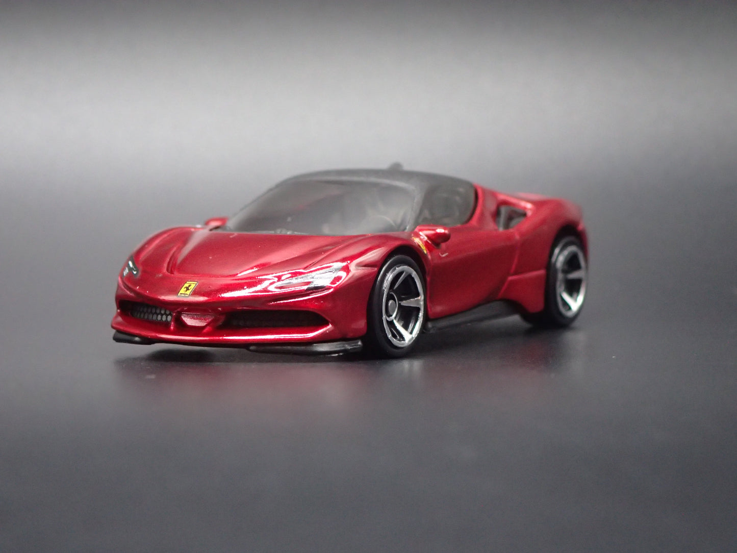 2020-2025 FERRARI SF90 STRADALE 1:64 SCALE COLLECTIBLE DIORAMA DIECAST MODEL CAR