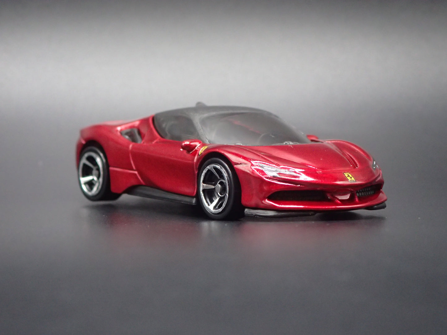 2020-2025 FERRARI SF90 STRADALE 1:64 SCALE COLLECTIBLE DIORAMA DIECAST MODEL CAR