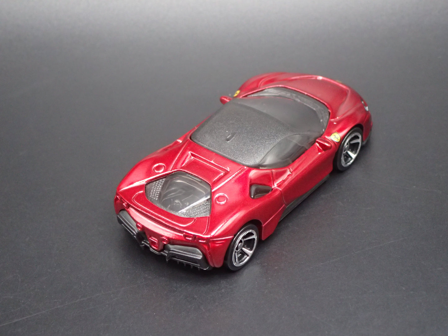 2020-2025 FERRARI SF90 STRADALE 1:64 SCALE COLLECTIBLE DIORAMA DIECAST MODEL CAR