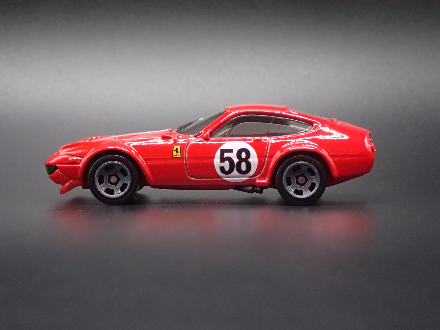 1968-1973 FERRARI 365 GTB4 COMPETIZIONE RED 1:64 SCALE DIORAMA DIECAST MODEL CAR
