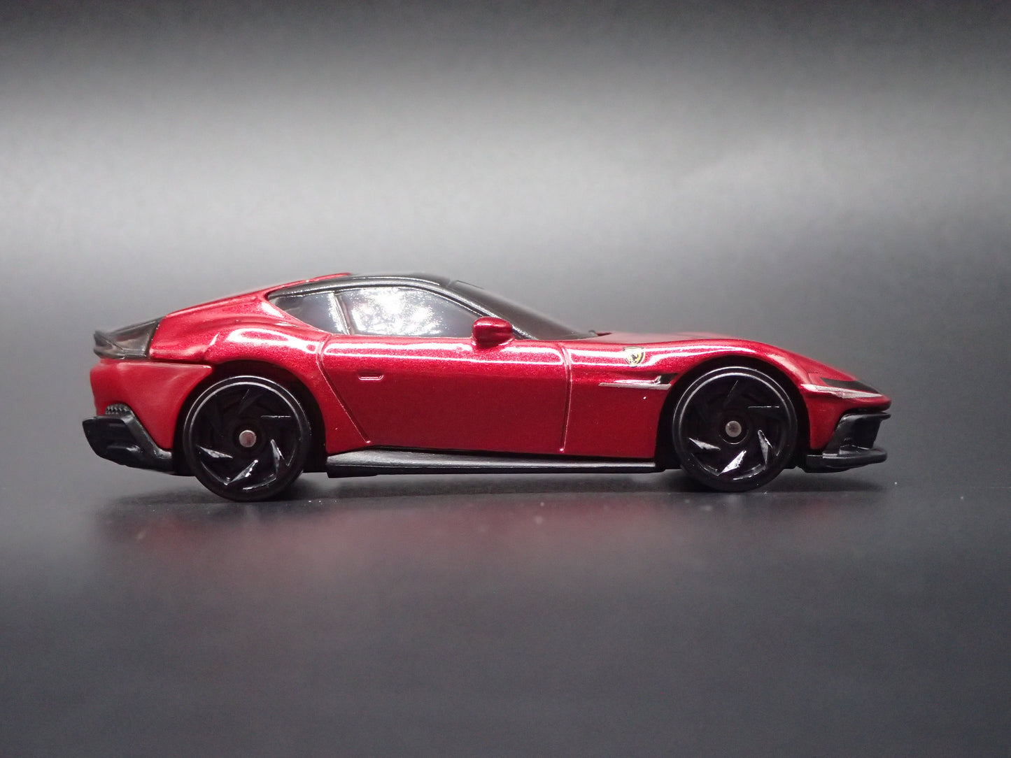2024-2026 FERRARI 12CILINDRI 1:64 SCALE COLLECTIBLE DIORAMA DIECAST MODEL CAR